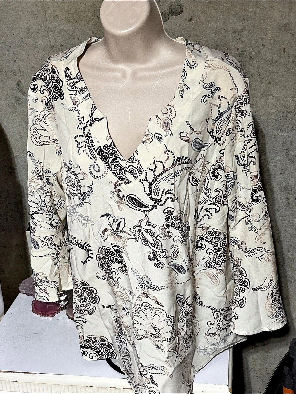 Dana Buchman Paisley Tunic in White & Black Size Large Like New